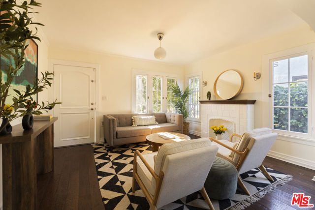 3010 11th Avenue, Los Angeles CA: https://media.crmls.org/mediaz/67ab7efb-5333-436f-b7fa-2f4f93d6bd71.jpg