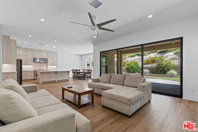 20723 W Deer Grass Court, Porter Ranch CA: https://media.crmls.org/mediaz/67abfc08-5b63-4e34-af98-3b176eb80756.jpg
