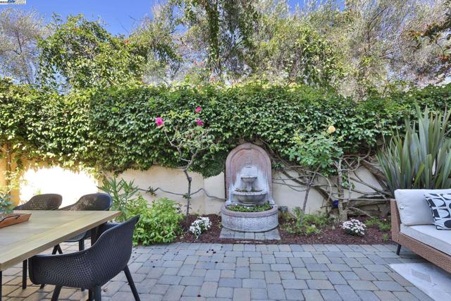 11030 Via Sorrento, Cupertino CA: https://media.crmls.org/mediaz/67ac3873-d6ab-43f0-99c4-603acec8b1de.jpg