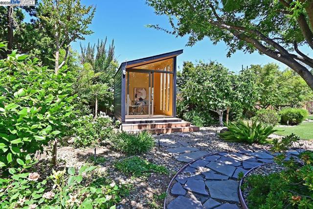 1492 Windsor Way, Livermore CA: https://media.crmls.org/mediaz/67ae7bc9-55b8-4f60-a9ae-9c40370b985c.jpg