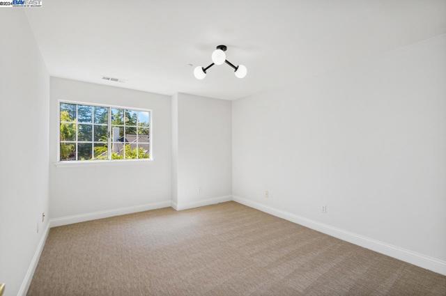 Image 28 of 48 For 952 Gray Fox Cir