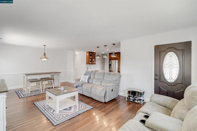 1349 Montana Dr, Concord CA: https://media.crmls.org/mediaz/67ae978c-8011-4d00-8532-8d2a61c86022.jpg