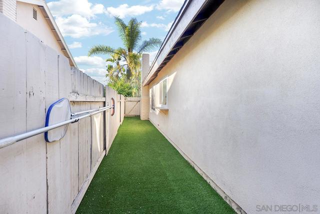 13647 Paseo Cardiel, San Diego CA: https://media.crmls.org/mediaz/67af2964-44fb-44ce-be7a-914b73c3ecfb.jpg