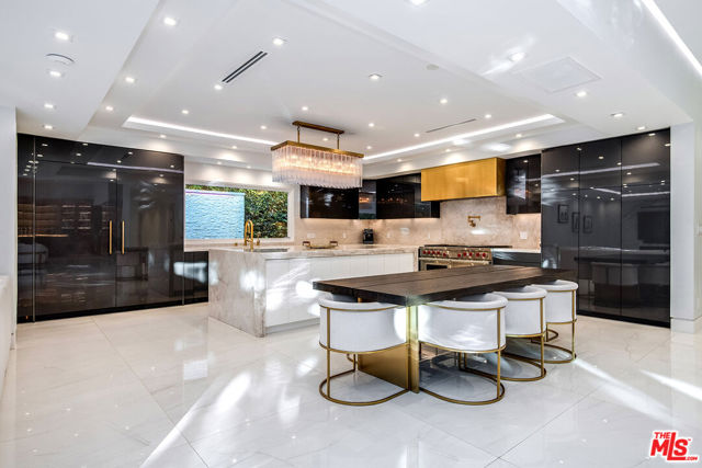 16601 Park Lane Circle, Los Angeles CA: https://media.crmls.org/mediaz/67af8be6-1280-49cb-942c-1eb9d9d4aa95.jpg