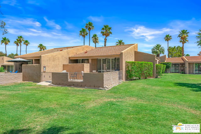 2557 N Whitewater, Palm Springs CA: https://media.crmls.org/mediaz/67afb06b-c0e1-44b5-b3f4-02064cc026bf.jpg