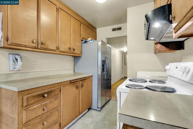 1246 Otis Dr, Alameda CA: https://media.crmls.org/mediaz/67afdee8-8b9d-4448-b39e-8ea53c8b1363.jpg