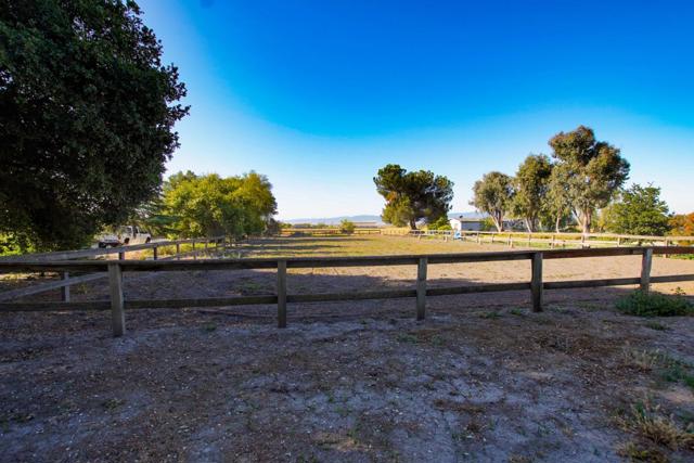 6200 Frye Lane, Hollister CA: https://media.crmls.org/mediaz/67b04983-c943-4985-a29e-b57ddbca8c98.jpg