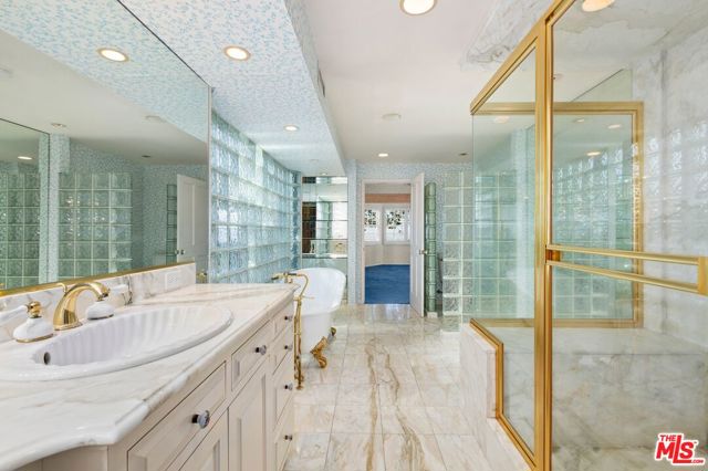 15401 Mulholland Drive, Los Angeles CA: https://media.crmls.org/mediaz/67b077a3-09c5-4e4b-aa1b-038d3e647967.jpg