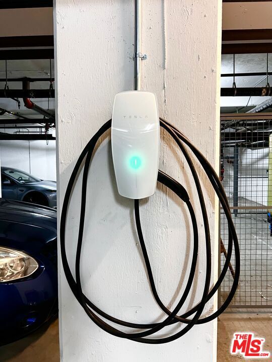 600 S Ridgeley Drive, Los Angeles CA: https://media.crmls.org/mediaz/67b0a09c-6a9f-4b20-80c4-44b34fe4c1aa.jpg