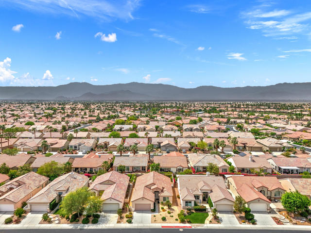 78687 Stansbury Court, Palm Desert CA: https://media.crmls.org/mediaz/67b0bfef-b6c8-497a-ad2b-c6787004a331.jpg