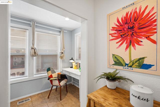 1547 68Th Ave, Oakland CA: https://media.crmls.org/mediaz/67b17bf8-8e39-471e-8dca-2e44184ee46c.jpg