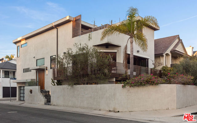 4616 Roma Court, Marina del Rey CA: https://media.crmls.org/mediaz/67b1a92d-831e-4e18-ad97-511bb382d7f4.jpg