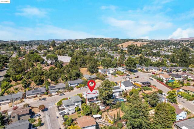 4329 Lawrence Dr, Castro Valley CA: https://media.crmls.org/mediaz/67b23eda-1743-4ee1-bfc2-07bf4b8fbec4.jpg