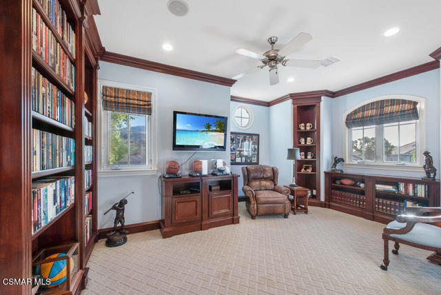 1816 Brittany Park Road, Camarillo CA: https://media.crmls.org/mediaz/67b24732-e140-468c-bde2-1701128c0c69.jpg