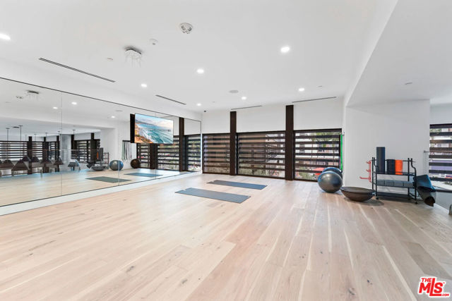 5075 Camino De La Siesta, San Diego CA: https://media.crmls.org/mediaz/67b2b45b-8b6f-4615-a64c-cfc163084c69.jpg