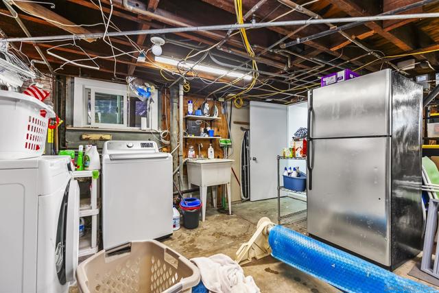 2619 Montclair Street, San Diego CA: https://media.crmls.org/mediaz/67b2fab9-4127-45fe-80c4-9c7fc54fad30.jpg