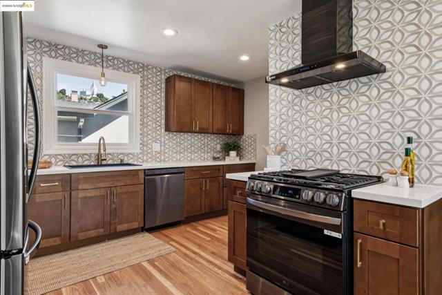 4015 Rhoda Ave, Oakland CA: https://media.crmls.org/mediaz/67b376fa-977f-426f-9203-507799fbdc4c.jpg