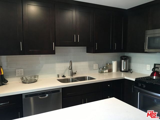 1466 S Canfield Avenue, Los Angeles CA: https://media.crmls.org/mediaz/67b43636-a332-45fc-983a-a88b775c6e4b.jpg