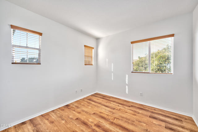 Detail Gallery Image 16 of 21 For 428 Lakeview Ct, Oxnard,  CA 93036 - 4 Beds | 3 Baths