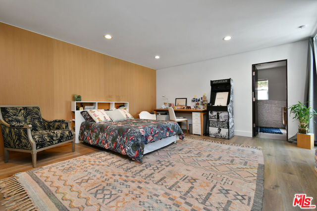 20150 Delita Drive, Woodland Hills CA: https://media.crmls.org/mediaz/67b47ce8-b381-435f-b43b-e35a2aee0140.jpg