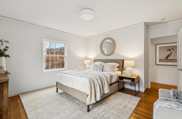 Image 21 of 58 For 3938 Oakmore Rd