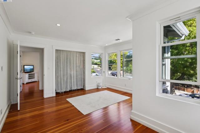 1333 Warren St, Martinez CA: https://media.crmls.org/mediaz/67b4ea48-f1dc-480c-86d8-1788b1f9a40b.jpg