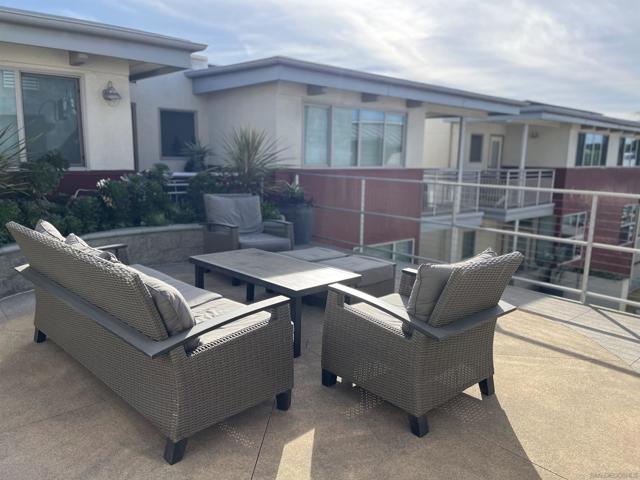 687 S Coast Highway, Encinitas CA: https://media.crmls.org/mediaz/67b51f36-87c9-4c98-a6fb-9085bb081e8b.jpg