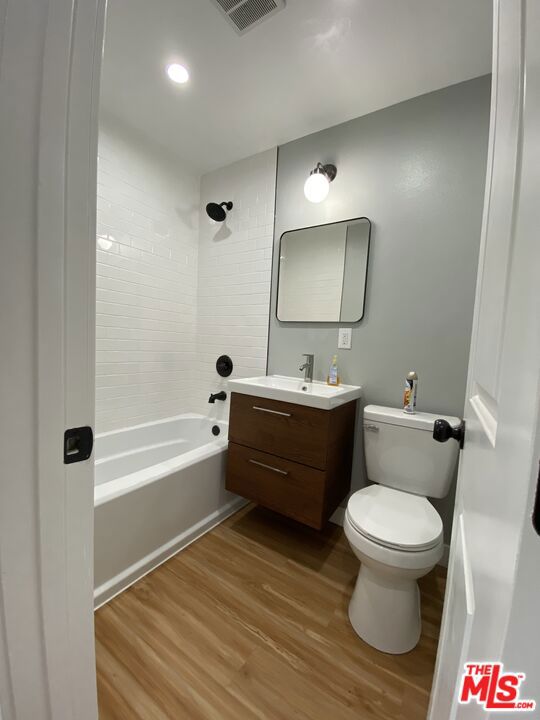 5024 LARKSPUR Drive photo 7
