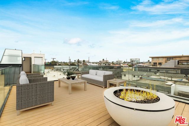2205 Ocean Front Walk, Venice CA: https://media.crmls.org/mediaz/67b616d3-e3c9-48ea-8712-2ca14d1f78b1.jpg
