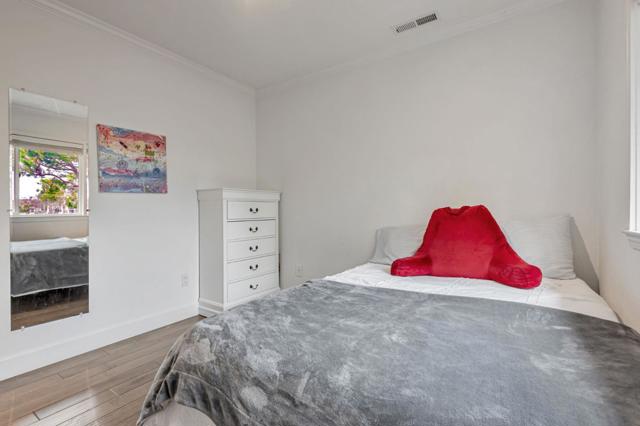 578 Seahorse Lane, Redwood City CA: https://media.crmls.org/mediaz/67b65868-6774-41fd-80b5-ad28409f7173.jpg