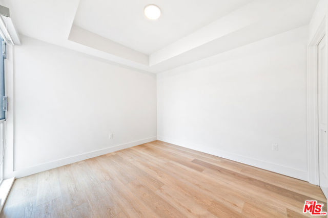 1001 N FAIRFAX Avenue, West Hollywood CA: https://media.crmls.org/mediaz/67b7ac59-1a03-49ae-a1de-000974480a42.jpg