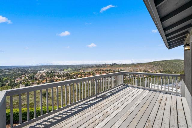 8396 High Winds, San Diego CA: https://media.crmls.org/mediaz/67b81941-09e4-4021-98af-5ebee140a58b.jpg