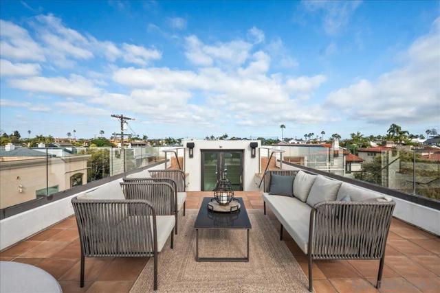 3535 Riviera Drive, San Diego CA: https://media.crmls.org/mediaz/67b835f7-2555-4220-a22b-1e8ca5fdbe12.jpg