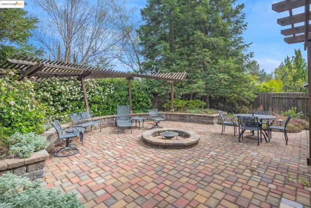 363 Limerick Way, Vacaville CA: https://media.crmls.org/mediaz/67b85cb9-27d8-4265-be78-ddd7c7acd094.jpg