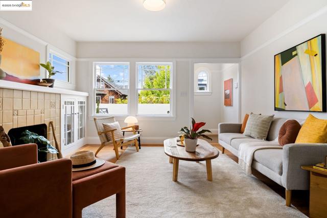 1814 Carleton ST, Berkeley CA: https://media.crmls.org/mediaz/67b8dddd-ddde-4a32-b8e5-164024a2d7f3.jpg
