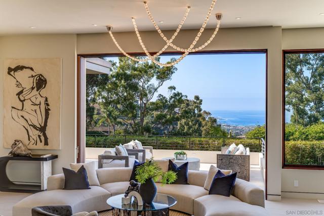8070 La Jolla Scenic Dr N, La Jolla CA: https://media.crmls.org/mediaz/67b8f13c-7d23-4890-9443-9277d93c3b86.jpg