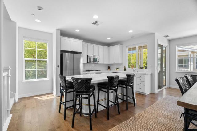 641 Turnbuckle Drive, Redwood City CA: https://media.crmls.org/mediaz/67b92668-fb68-4f42-b8b6-ec582eb97931.jpg