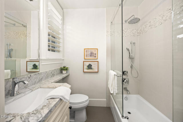 5008 La Canada Boulevard, La Canada Flintridge CA: https://media.crmls.org/mediaz/67b9584a-d7b2-40a8-b5df-c407ceca3ce3.jpg