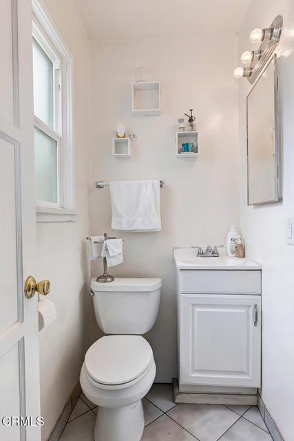 426 W Arbor Vitae Street, Inglewood CA: https://media.crmls.org/mediaz/67b96bba-9d4c-445a-b872-24a34fc1cb2e.jpg