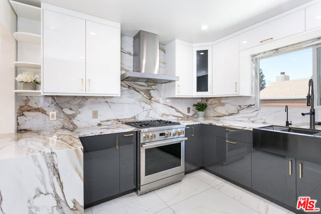 7001 Beckett Street, Tujunga CA: https://media.crmls.org/mediaz/67b97fac-6fba-4b79-8384-3233d1091c04.jpg