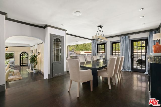 3300 N Knoll Drive, Los Angeles CA: https://media.crmls.org/mediaz/67b99703-14fe-4778-b2c2-f0bc32defded.jpg