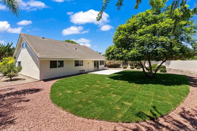 11412 Lucera Pl, San Diego CA: https://media.crmls.org/mediaz/67b9a485-0b8d-4e4a-8ad2-9b00de73b208.jpg