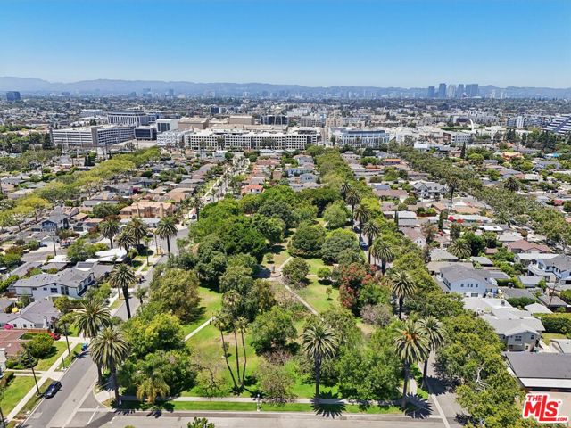 4254 Motor Avenue, Culver City CA: https://media.crmls.org/mediaz/67ba0ed5-2c06-4b4e-a6c9-8363512db472.jpg