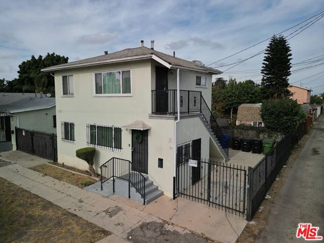 8946 Baring Cross Street, Los Angeles CA: https://media.crmls.org/mediaz/67ba1e23-d32e-4137-9eb5-f8eb5642787f.jpg