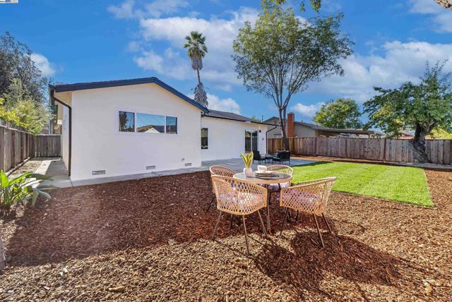 39850 Sundale Dr., Fremont CA: https://media.crmls.org/mediaz/67bb3869-2bf4-4652-b584-e7c3c3f662d7.jpg