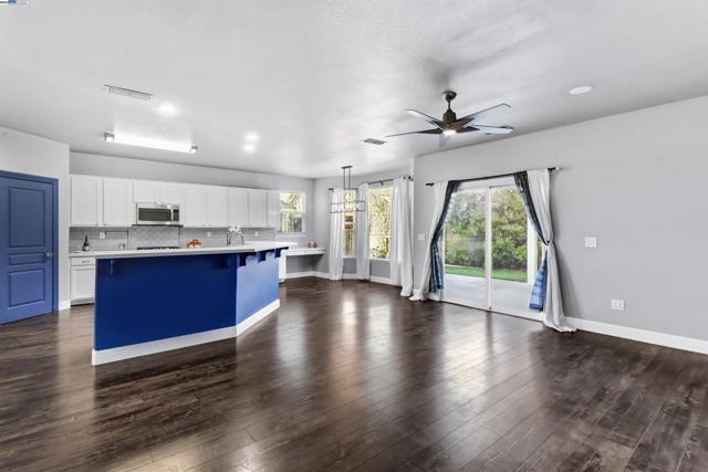 5512 Sagehen Ct, Loomis CA: https://media.crmls.org/mediaz/67bcad56-2e07-4afa-89de-72c1b0d1d85c.jpg