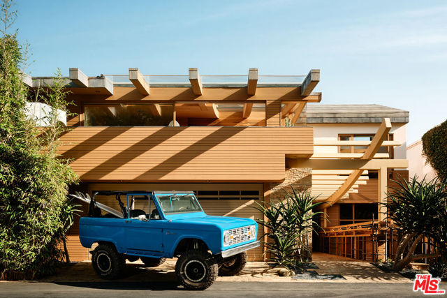 26820 Malibu Cove Colony Drive, Malibu CA: https://media.crmls.org/mediaz/67bd74ea-b312-49d0-a308-590ba4139656.jpg