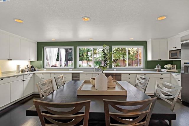 Image 11 of 59 For 7828 Foothill Knolls Dr