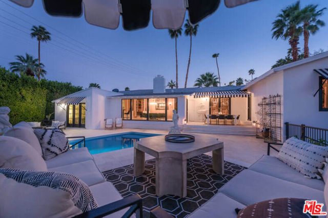 148 W Camino Descanso, Palm Springs CA: https://media.crmls.org/mediaz/67bd9daf-e4bc-4700-a75b-572dfc4b7a1f.jpg