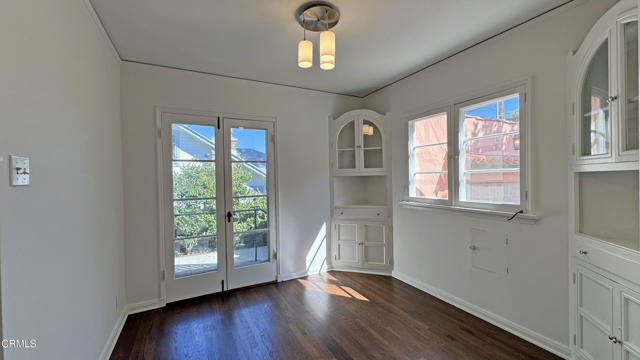 Detail Gallery Image 10 of 22 For 400 S Meridith Ave, Pasadena,  CA 91106 - 4 Beds | 2 Baths